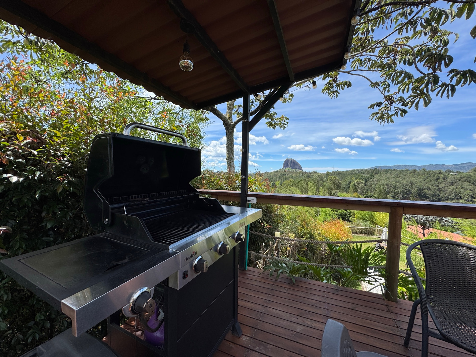 Deck con BBQ
